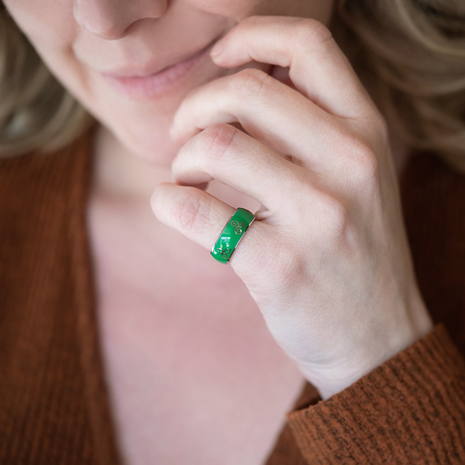 Green-enamel-shamrock-trinity-knot-ring